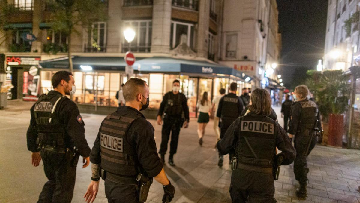 mai multe orase din franta au interzis copiilor sa iasa din case noaptea care este motivul