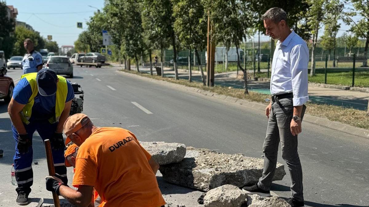primarul liberal al slatinei anunta ca va protesta la guvern daca nu i se vor finanta strazile cum conservi o strada decopertata