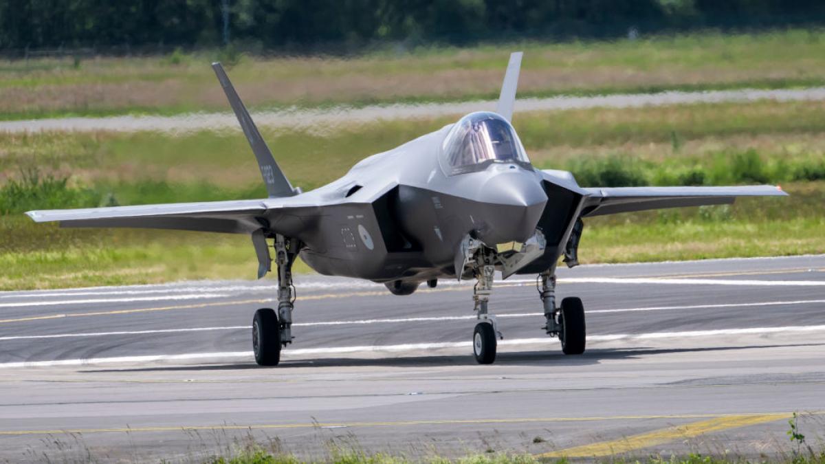 a fost in vacanta in tara lui dumnezeu curiosul caz al avionului britanic de ultima generatie care a ajuns subiect de glume si meme