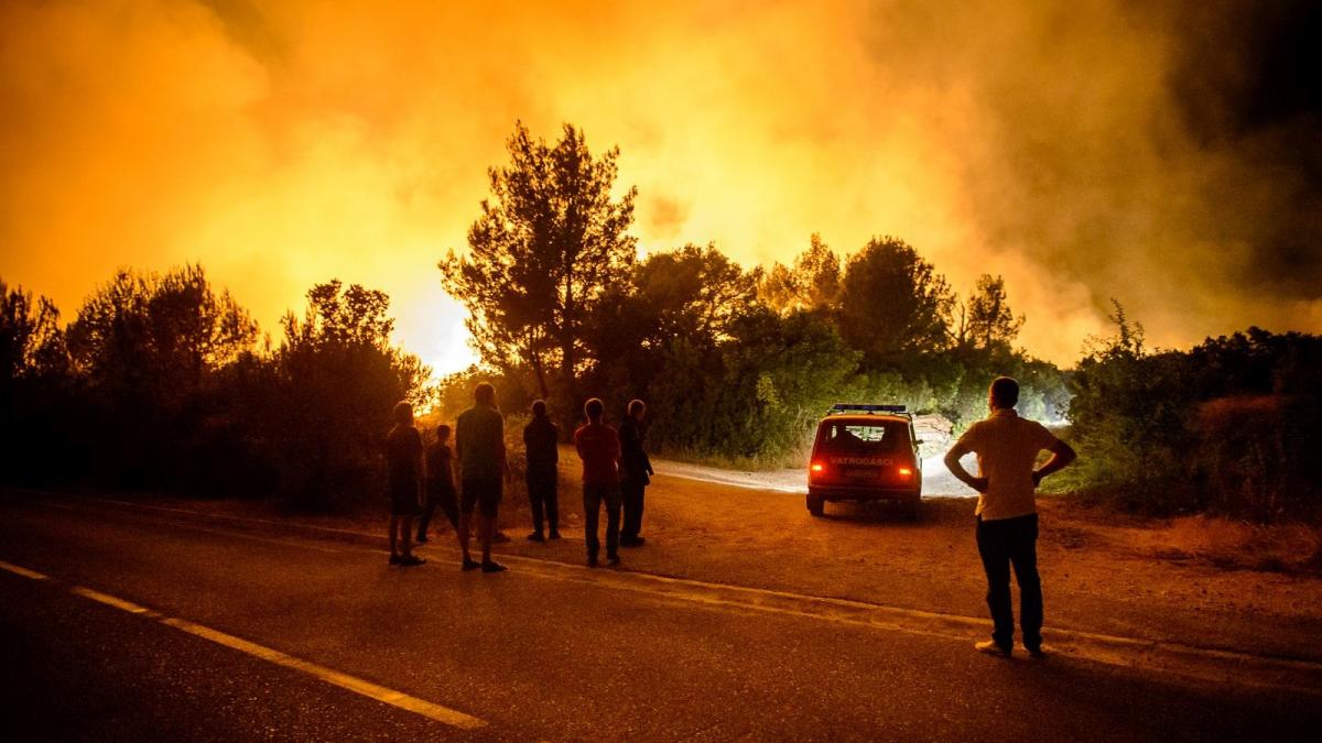 avertizare de calatorie pentru romanii care merg in muntenegru e risc urias de incendii de vegetatie