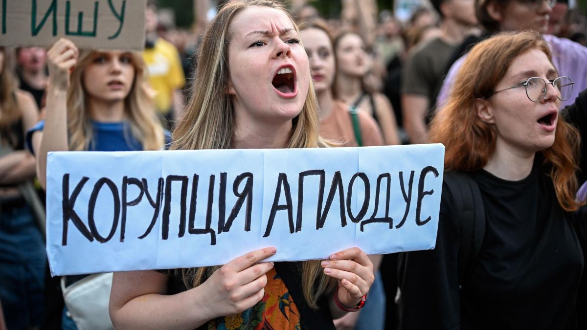 germania critica guvernul lui zelenski dupa adoptarea legii care slabeste lupta anticoruptie franeaza ucraina in drumul ei spre ue