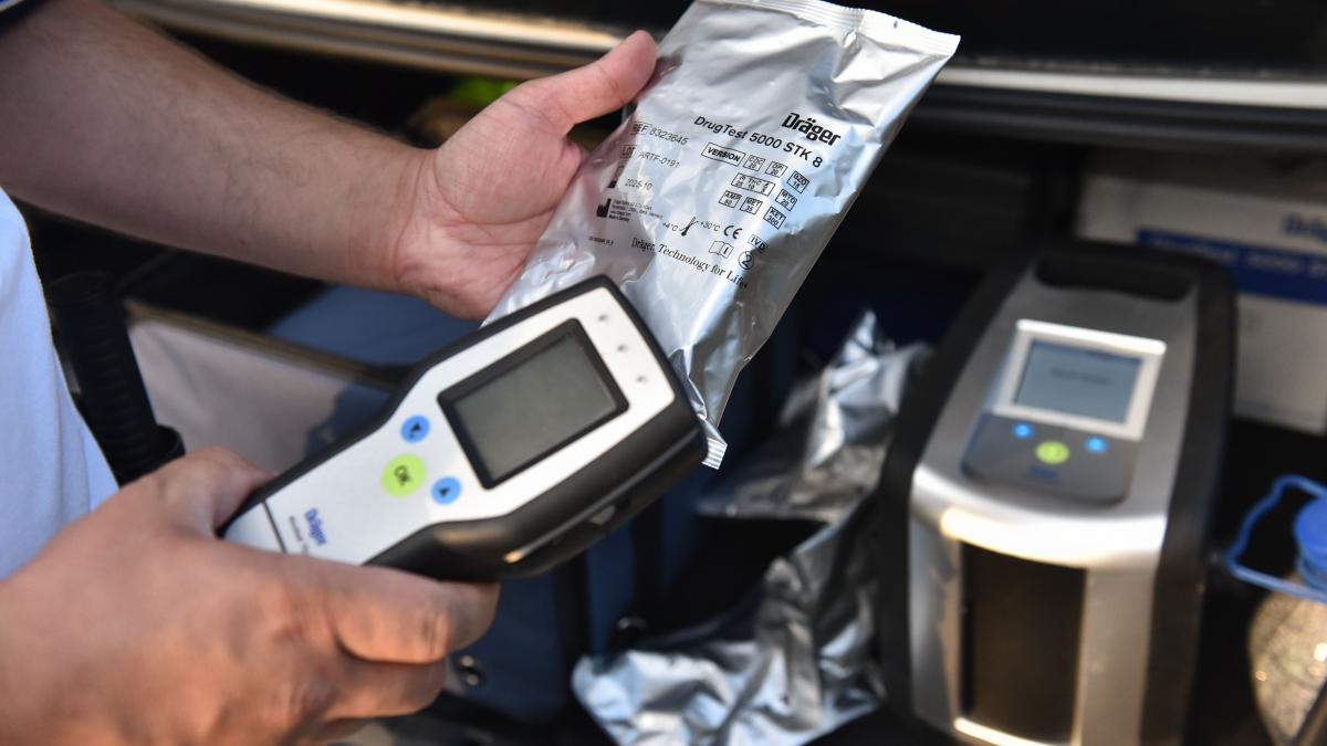 politista de la penitenciarul rahova prinsa in trafic drogata cu amfetamina i a confundat pe politisti cu niste monstri