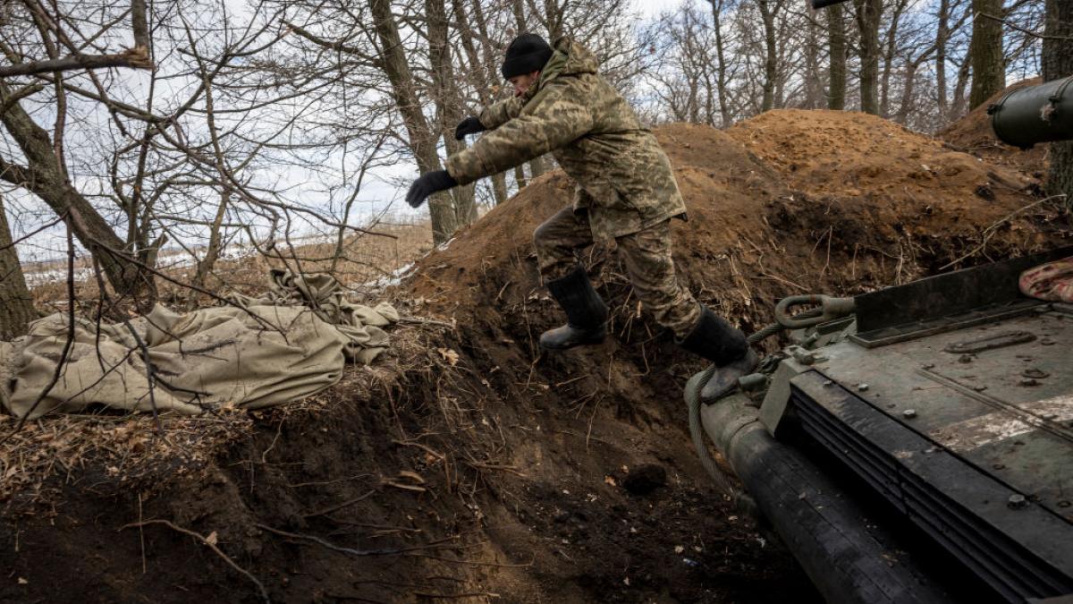 rusii se grabesc sa creeze o zona tampon la granita pe teritoriul ucrainei dupa ce putin a cerut o acum doua luni