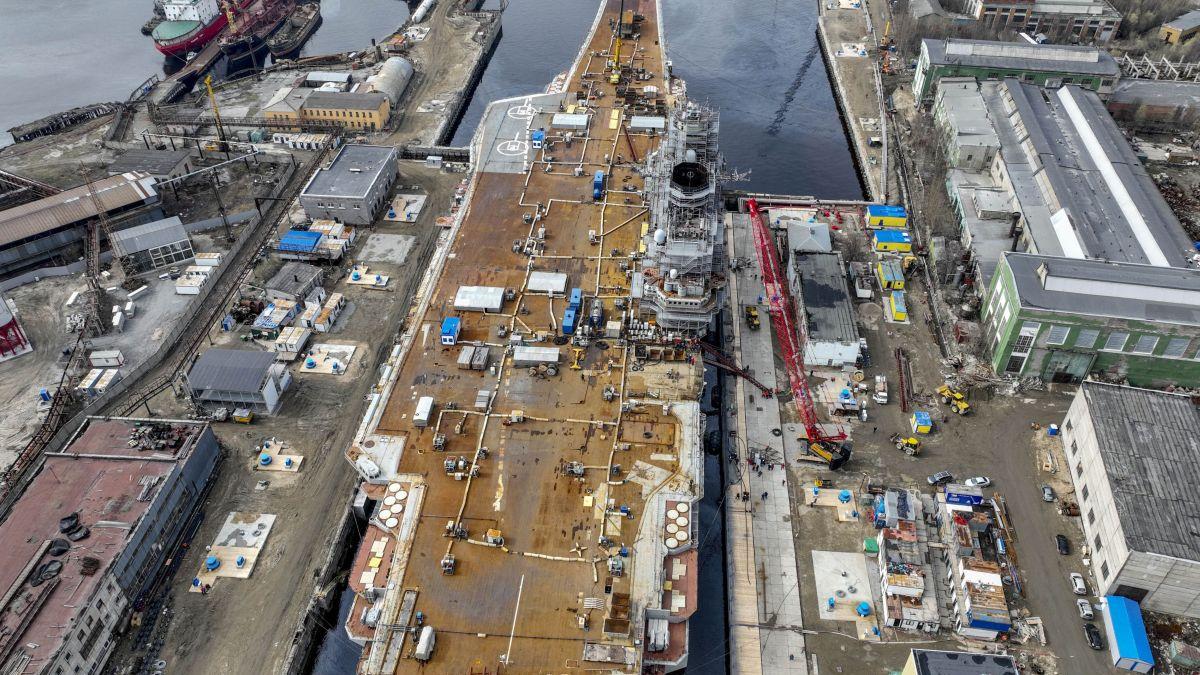 rusia vrea sa dea la fier vechi singurul sau portavion in ultimii ani a fost implicat intr o serie neagra de incidente mortale