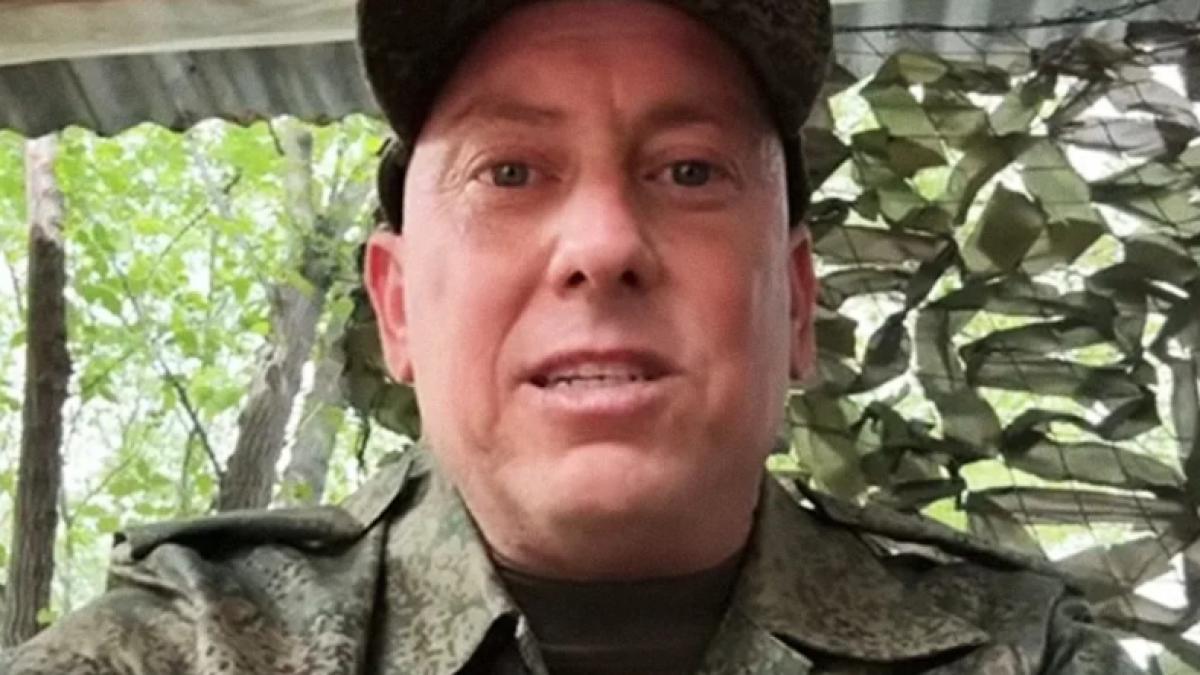 un texan care crede ca america este prea progresista s a mutat in rusia rusii l au pacalit si l au trimis pe front