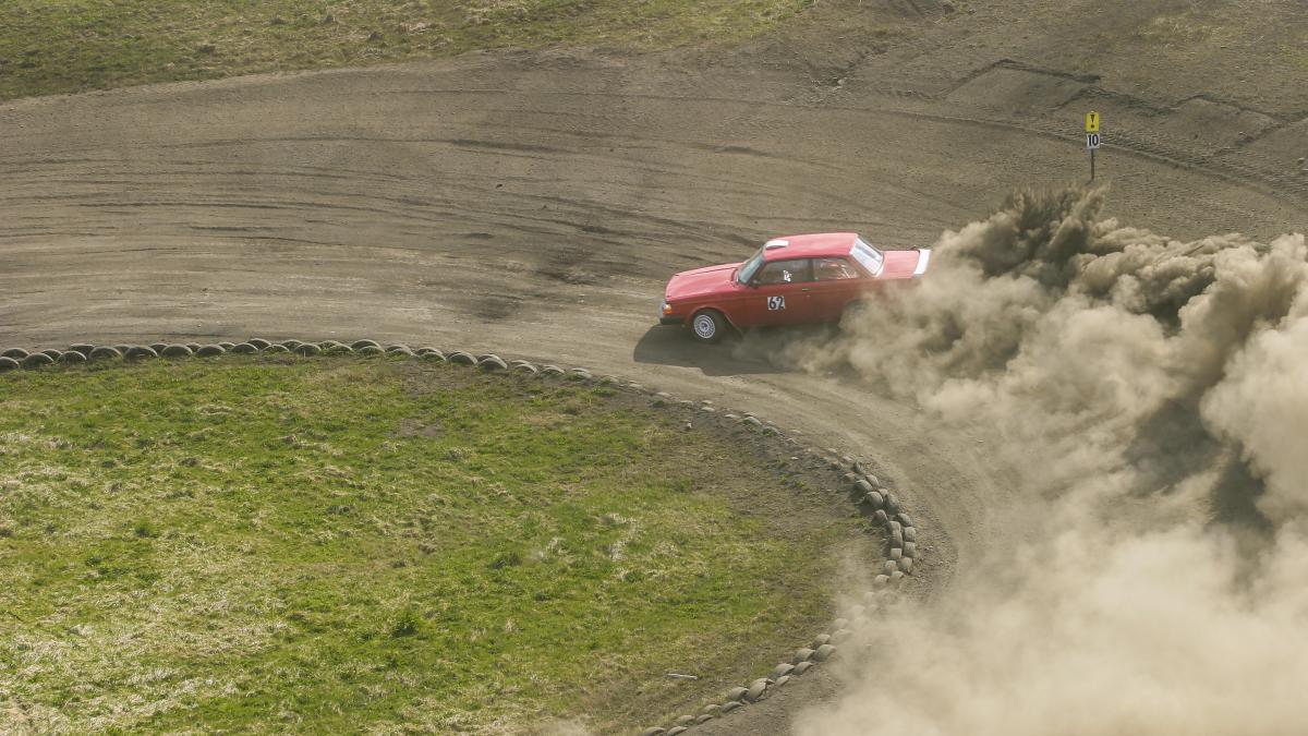 accident cumplit in timpul unui raliu in franta doi spectatori au murit dupa ce au fost loviti de o masina care a iesit de pe traseu