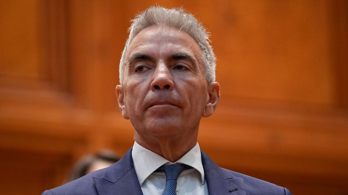 angajatii din guvern cer demisia vicepremierului anastasiu mentinerea lui in functie e o sfidare publica