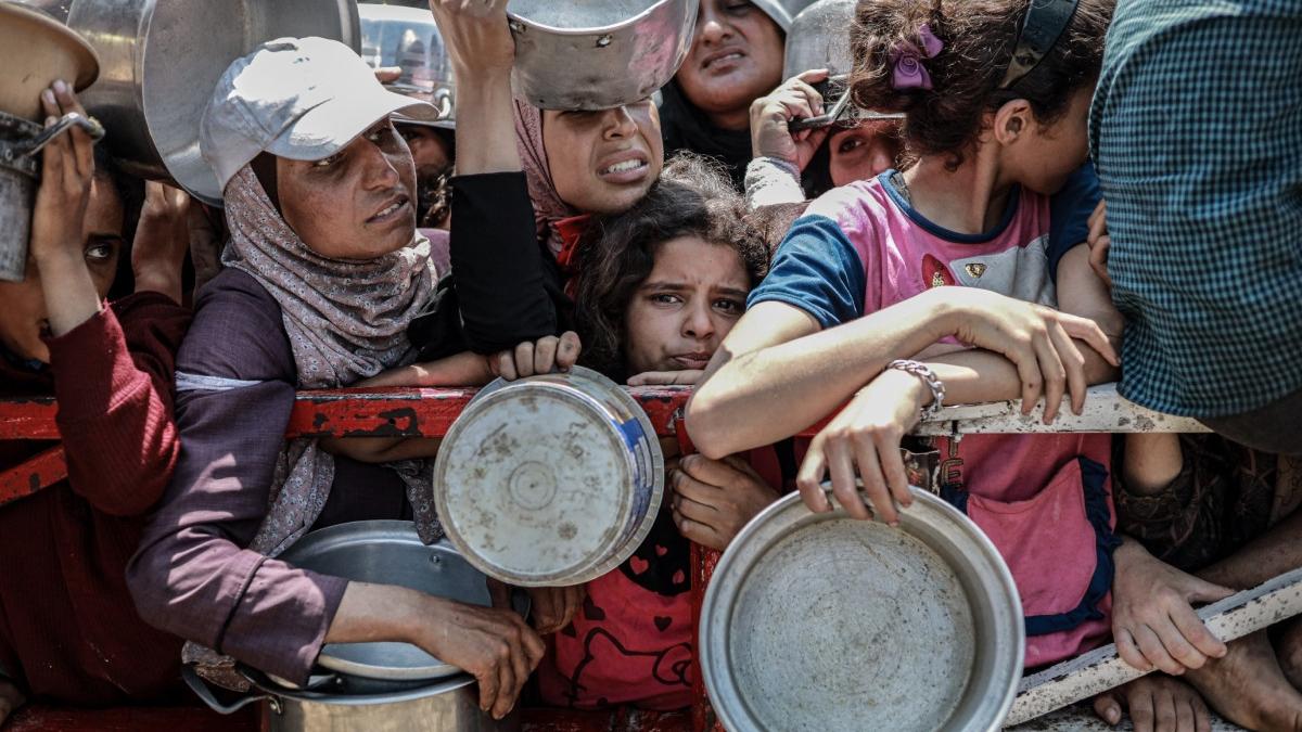 medicii din gaza infometati si epuizati cer ajutor international peste 80 de copii au murit de foame