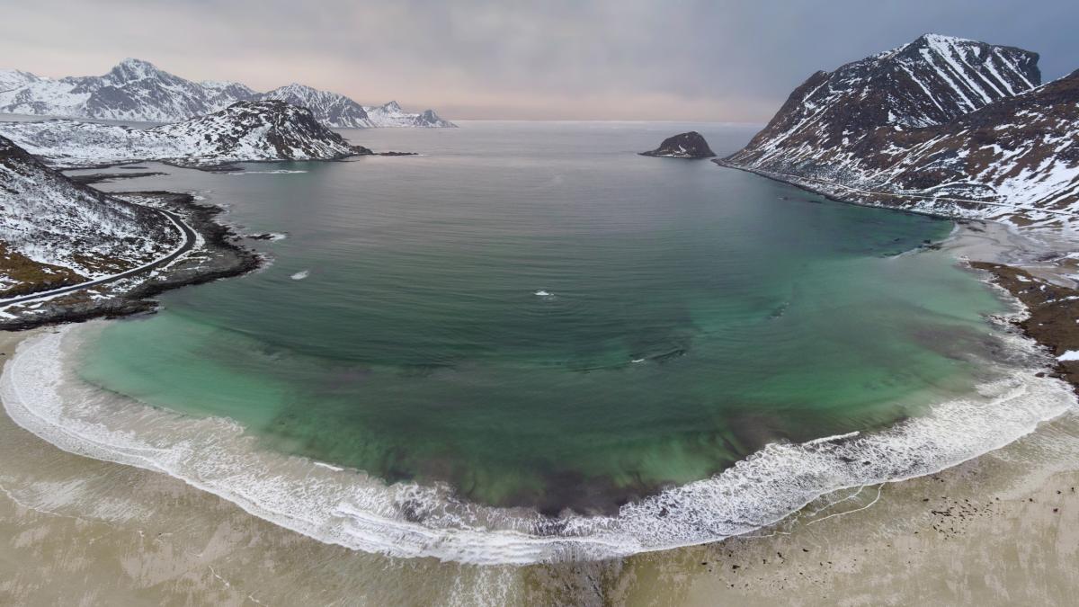 sase plaje din europa unde poti merge pentru a scapa de canicula