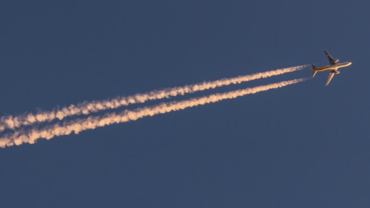 ce sunt de fapt urmele lasate pe cer de avioane si de ce nu apar la toate aeronavele