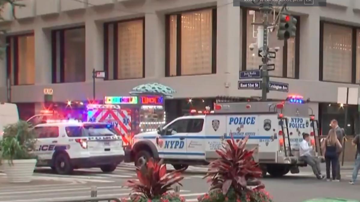 atac armat la new york cel putin patru morti intr o cladire de birouri din manhattan