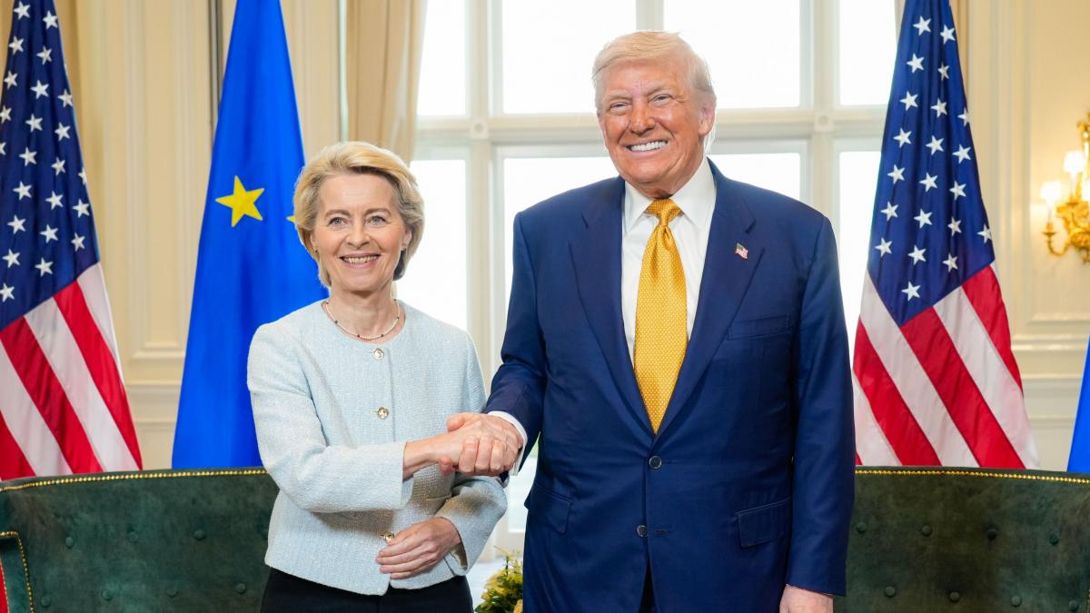 europarlamentarii nemultumiti de acordul comercial pe care ursula von der leyen l a incheiat cu trump o adevarata capitulare