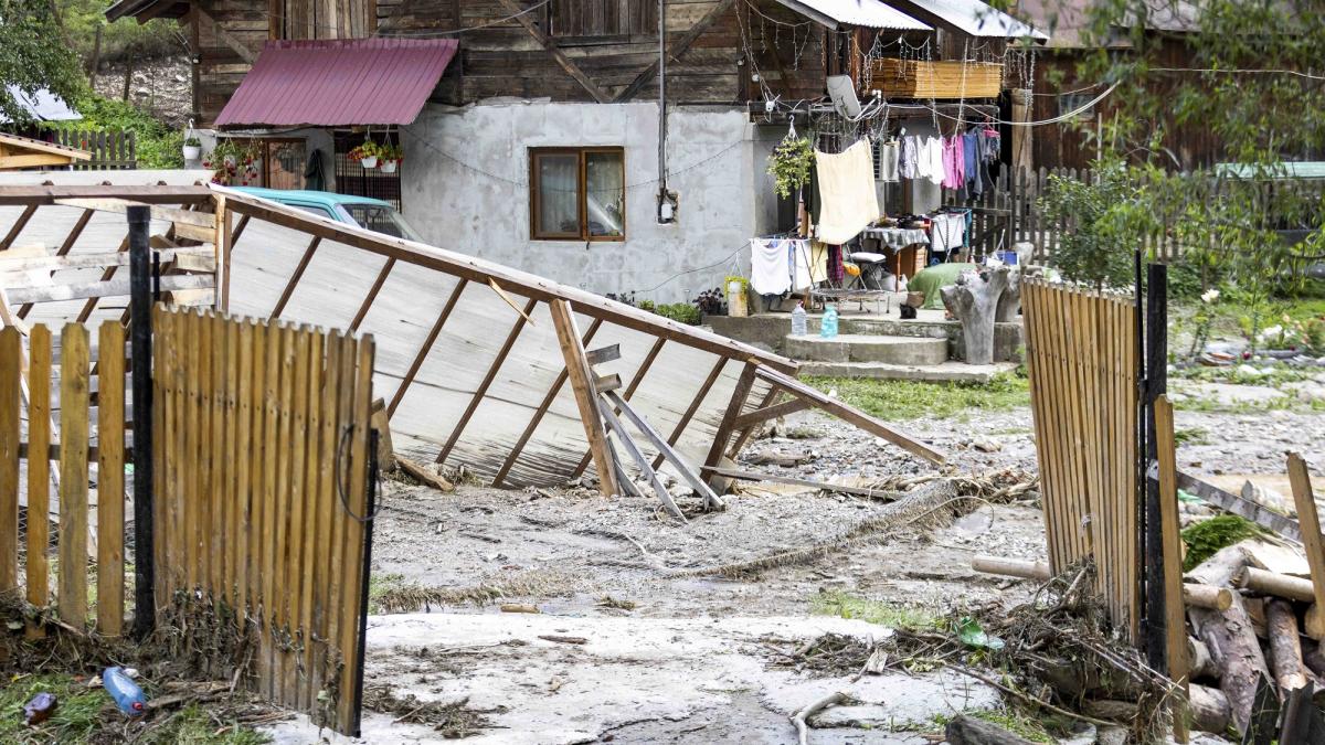 ilie bolojan anunta ca persoanele afectate de inundatii vor primi sprijin financiar din partea guvernului