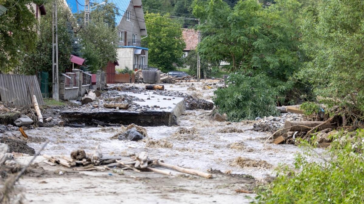nicusor dan dupa inundatiile devastatoare sunt profund afectat de pierderile de vieti omenesti sunt in contact cu autoritatile