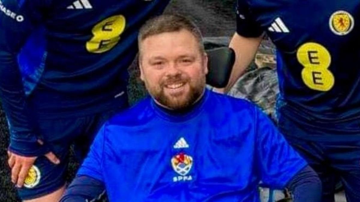 revoltator o companie aeriana a refuzat sa restituie banii pe bilet unui barbat mort i a spus sotiei ca el trebuie sa ii ceara