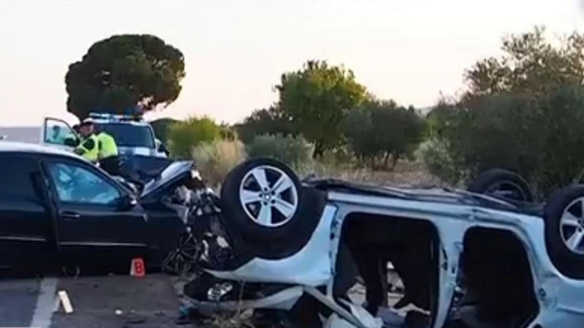 trei copii romani au murit intr un accident grav petrecut pe o autostrada din spania parintii lor sunt in stare grava