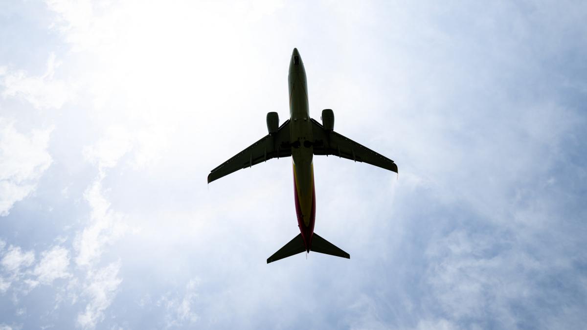 aeroporturile londoneze au suspendat zborurile dupa o defectiune la sistemele radar care afecteaza tot sudul angliei