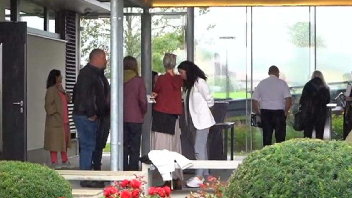 felix baumgartner este inmormantat astazi mihaela radulescu e alaturi de familia acestuia