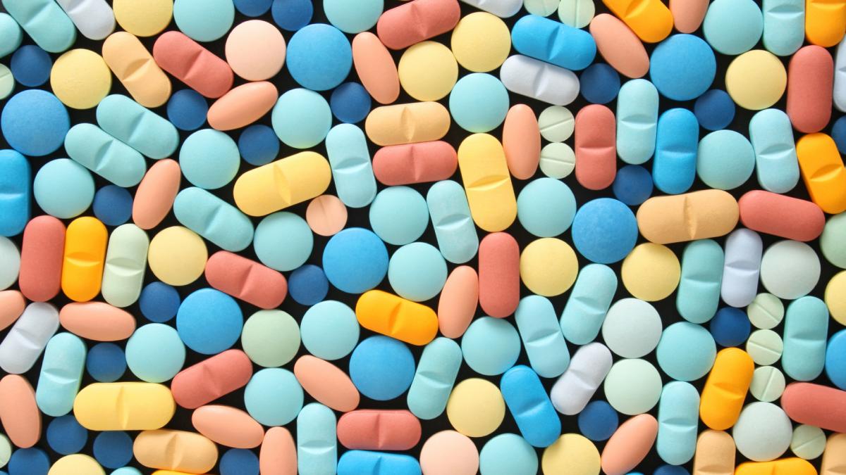 perchezitii intr un dosar in care sunt implicati medici si farmacisti ar fi facut decontari ilegale de medicamente pentru boli grave