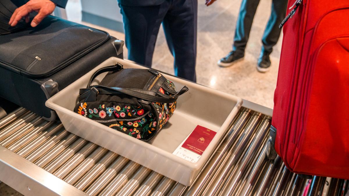 sri transmite clarificari privind ridicarea restrictiilor pentru lichide in bagajul de mana la aeroport cand va fi posibila in romania