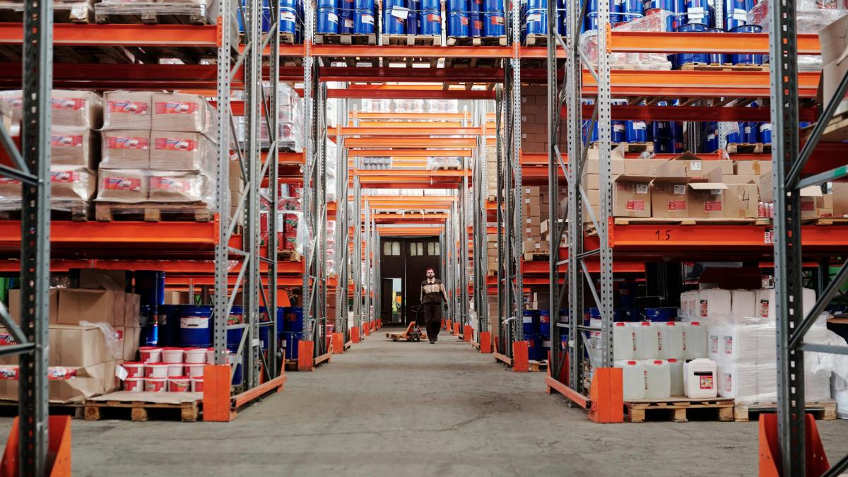 depozitul bine organizat cum afecteaza rafturile fluxul operational