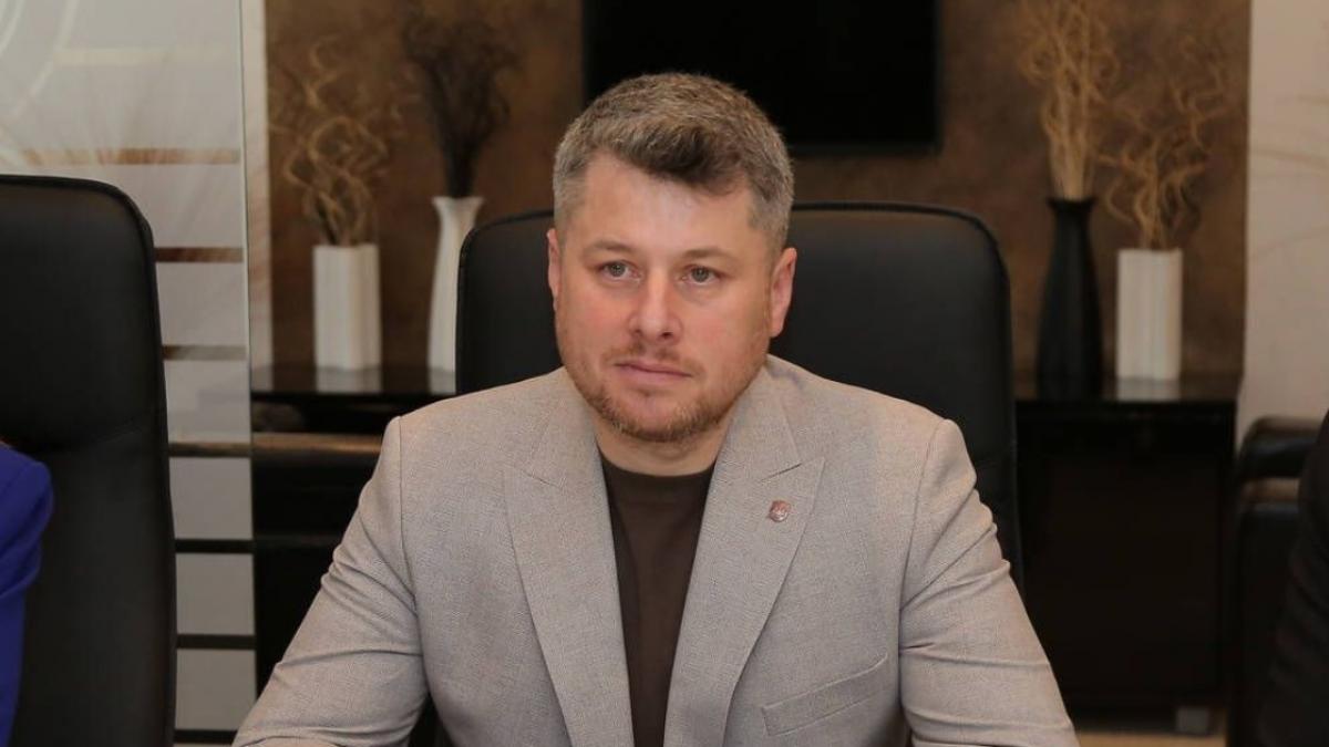 seful monetariei incaseaza lunar 11 000 de euro dublu fata de nicusor dan in trecut a fost electricianul institutiei