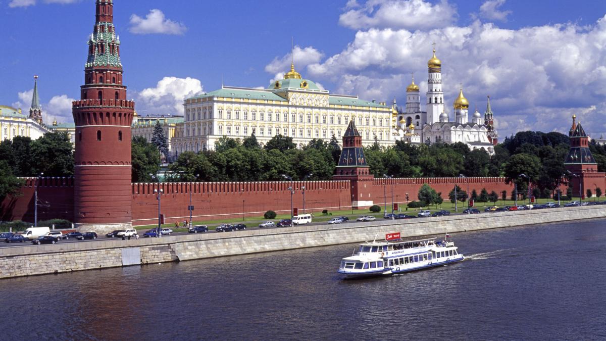 primele reactii de la kremlin dupa ce trump a anuntat ca muta doua submarine nucleare mai aproape de rusia