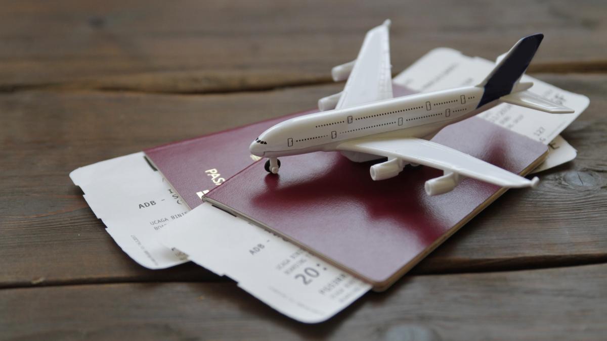 cand sa cumperi bilete de avion ca sa platesti mai putin ziua si ora la care preturile sunt cele mai accesibile