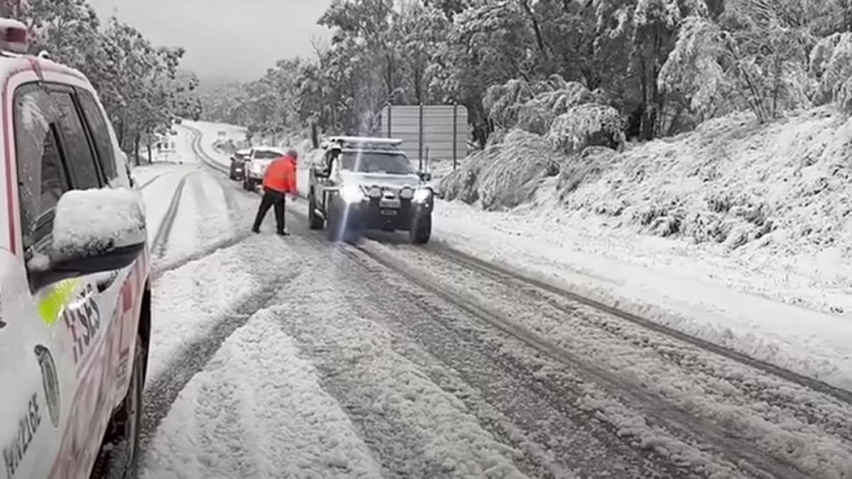 orase din australia acoperite de cel mai gros strat de zapada din ultimele decenii zeci de mii de locuinte au ramas fara curent