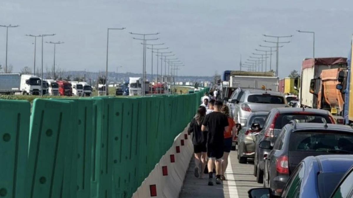 scumpirile ii trimit pe tot mai multi romani la cumparaturi in bulgaria podul prieteniei devine podul economiei