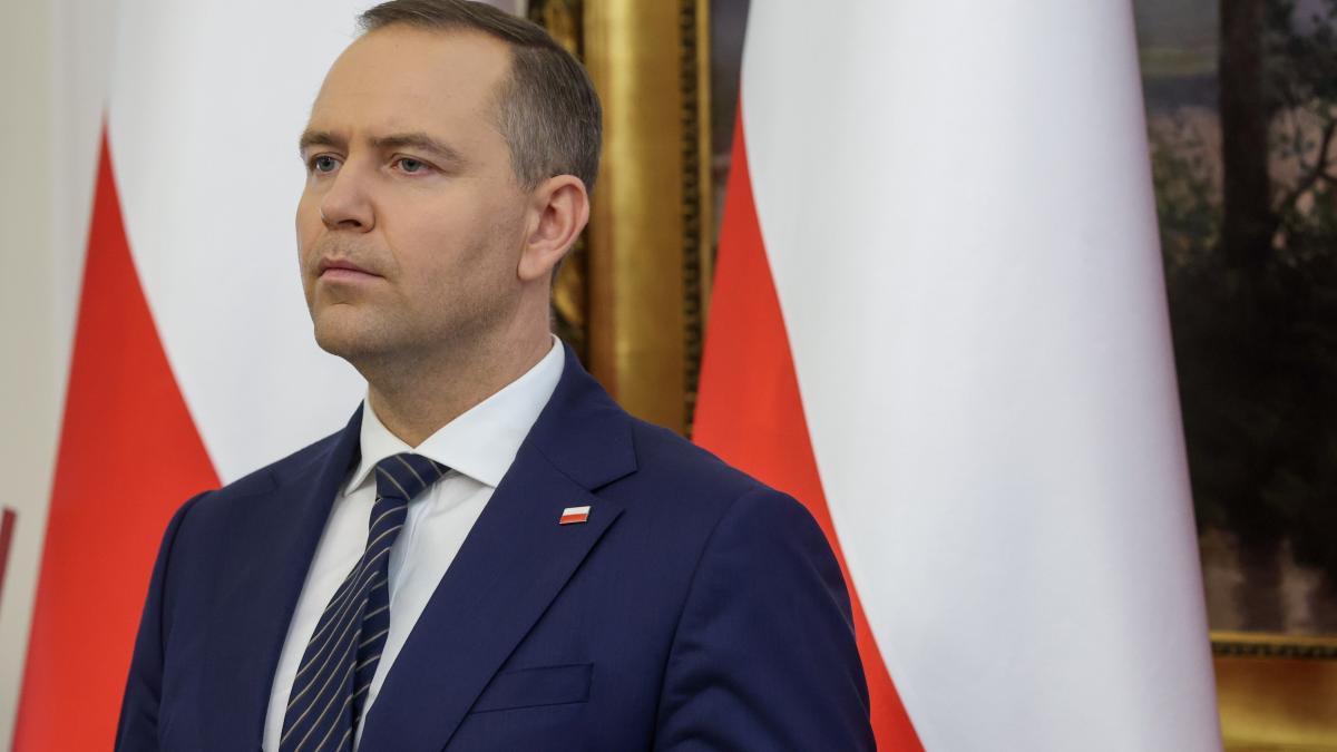 karol nawrocki isi preia mandatul prezidential de miercuri conflictul guvern presedinte va fi reinnoit la varsovia