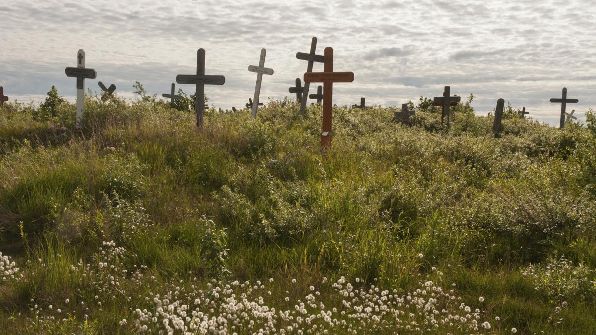 motivul pentru care intr un cimitir din buzau au fost puse coduri qr pe cruci ce pot afla vizitatorii