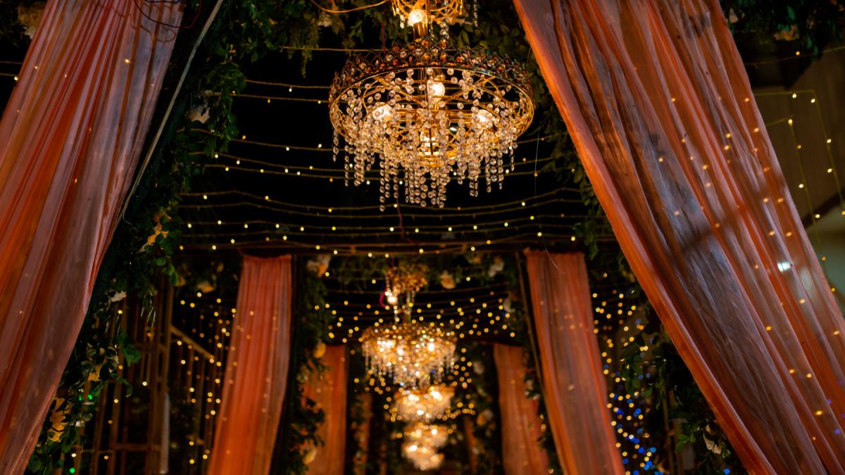 nuntile fake ultimul trend in materie de petreceri al generatiei z tinerii platesc bilet de intrare ca sa se distreze fara miri