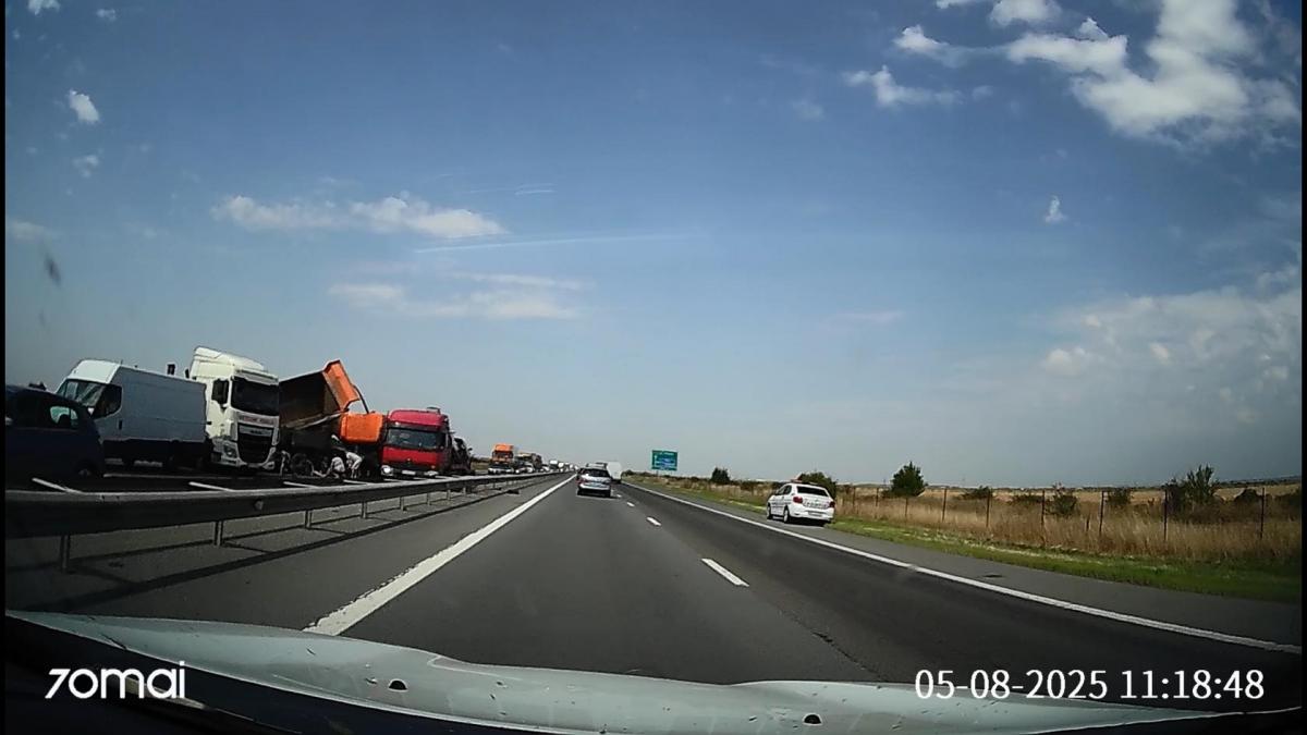 accident grav pe autostrada a1 intre doua basculante un autocamion si o autoutilitara traficul este restrictionat