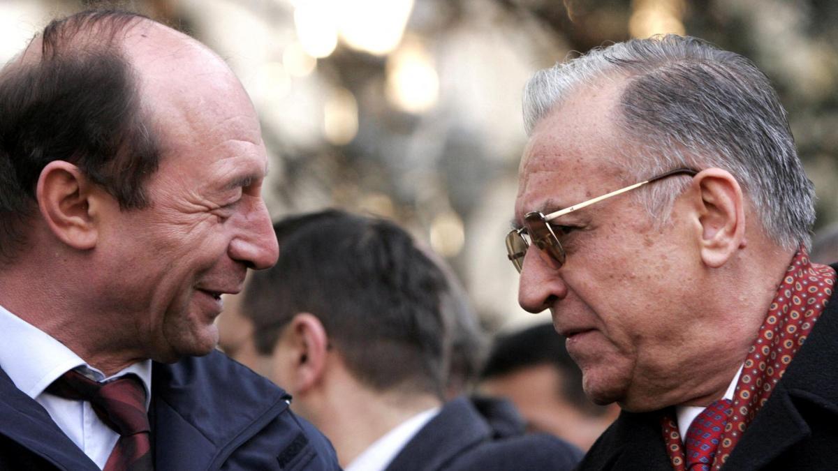 traian basescu stanga si ion iliescu dreapta