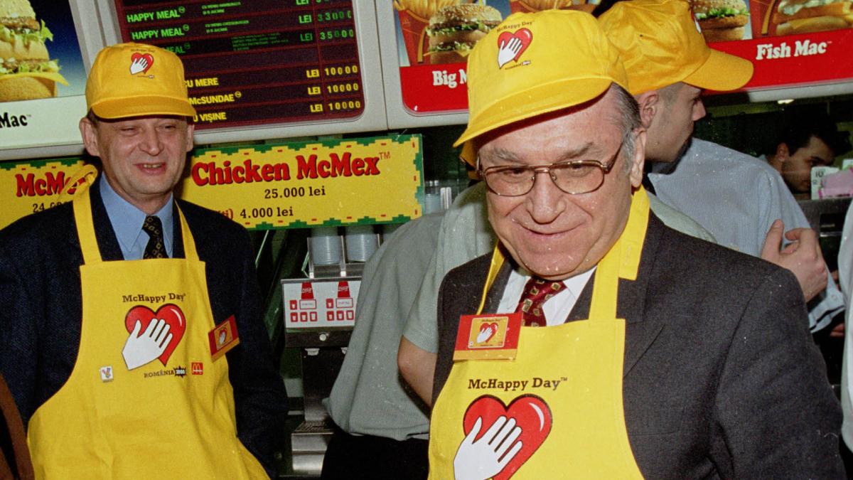imagini antologice cu ion iliescu cele mai spectaculoase fotografii intrate in istorie