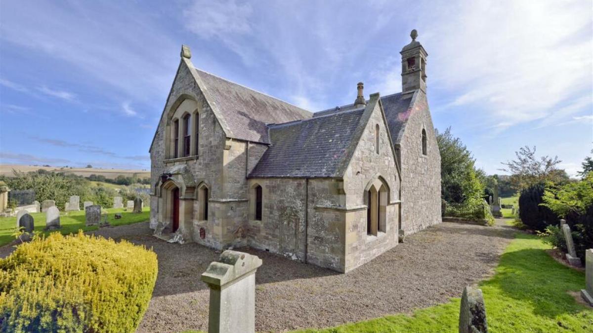 o biserica ce poate fi transformata in casa a fost scoasa la vanzare la pretul unui apartament in scotia un detaliu atrage atentia