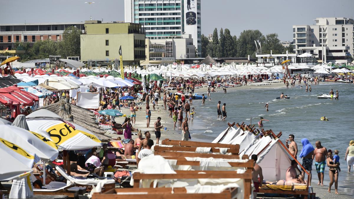 turistii sunt pusi sa plateasca o taxa de cearsaf pe plajele din mamaia anpc spune ca este ilegal