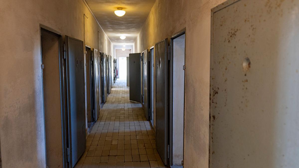 un supravietuitor al unui lagar a primit dupa 82 de ani un pachet trimis de mama lui are acum 99 de ani