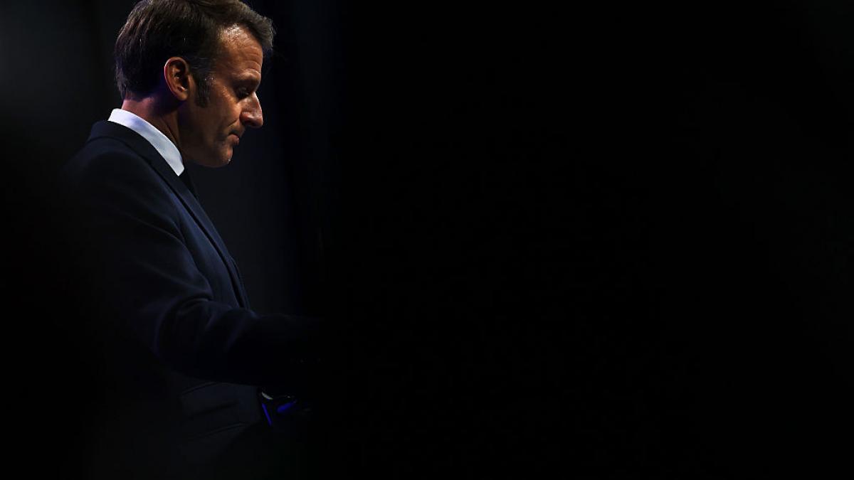 capcana politica sub forma unui pesticid pentru emmanuel macron presedintele in fata unei decizii care va diviza franta