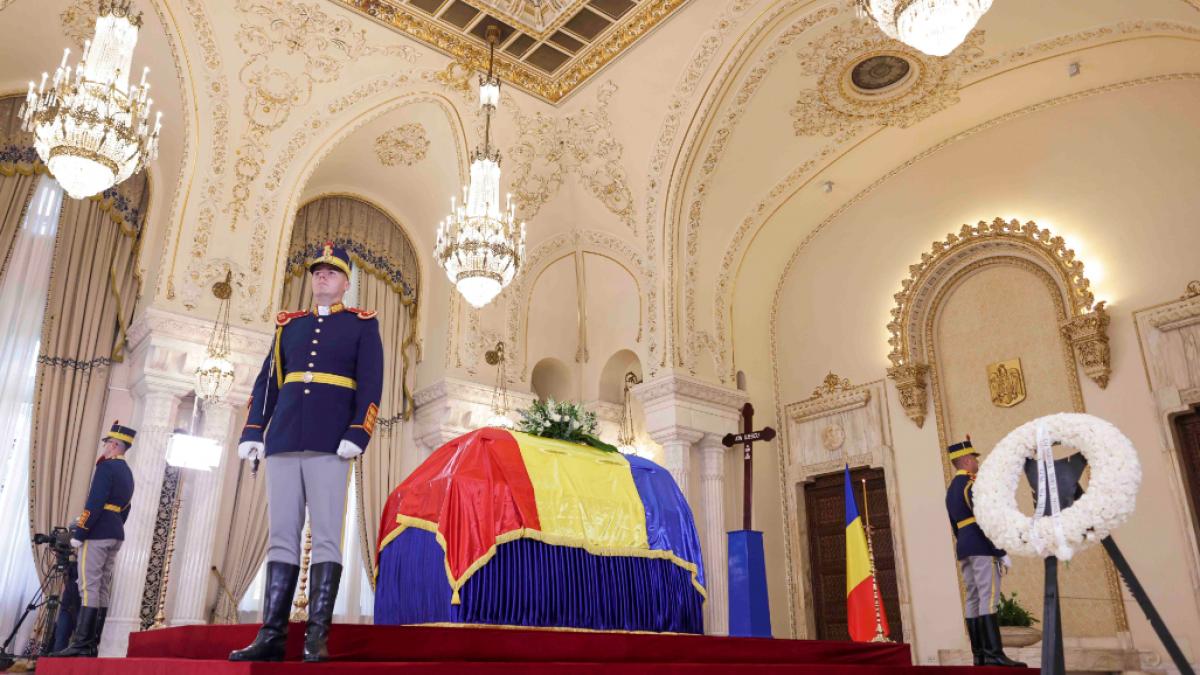 ce mesaj i a lasat nina iliescu sotului ei pe coroana de flori de langa sicriu