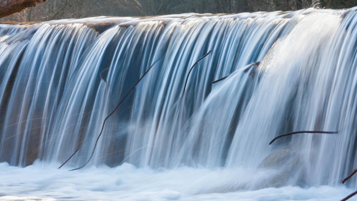 un baraj din rusia a fost distrus langa vulcanul kliucevskaia sopka care a erupt chiar dupa cutremurul de 8 8 din kamceatka