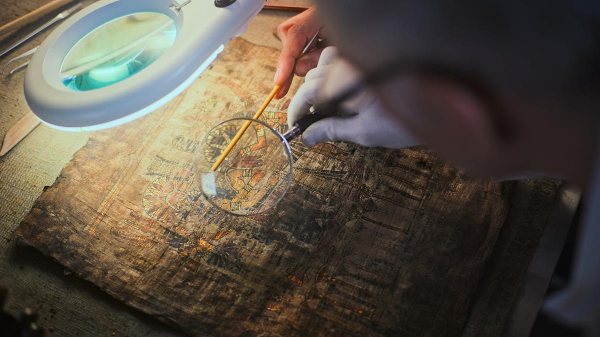 un papirus egiptean atesta prima greva din istorie oamenii nu au mai lucrat cateva luni pentru ca faraonul nu le a trimis mancare