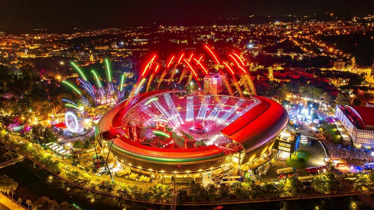 aqua carpatica aduce hidratarea la untold x