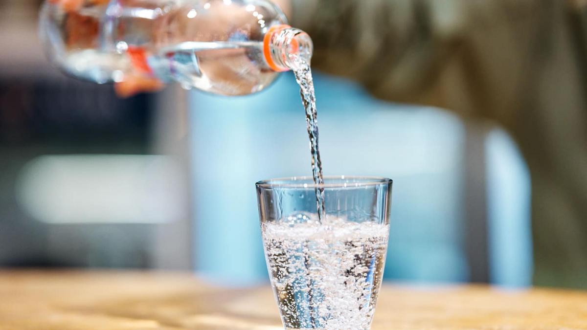 cand si de ce bem apa minerala carbogazoasa