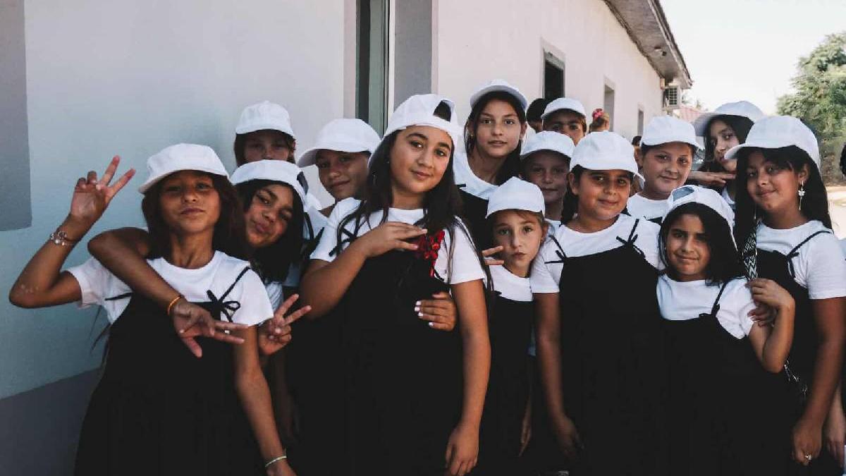 caravana solidaritatii a ajuns in trei sate uitate de lume sprijin pentru 200 de copii si sute de vietuitoare din constanta