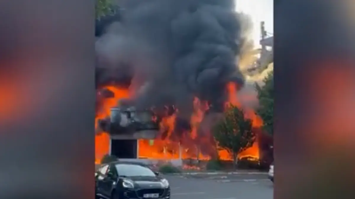 cladirea fostului club bellagio din mamaia a luat foc