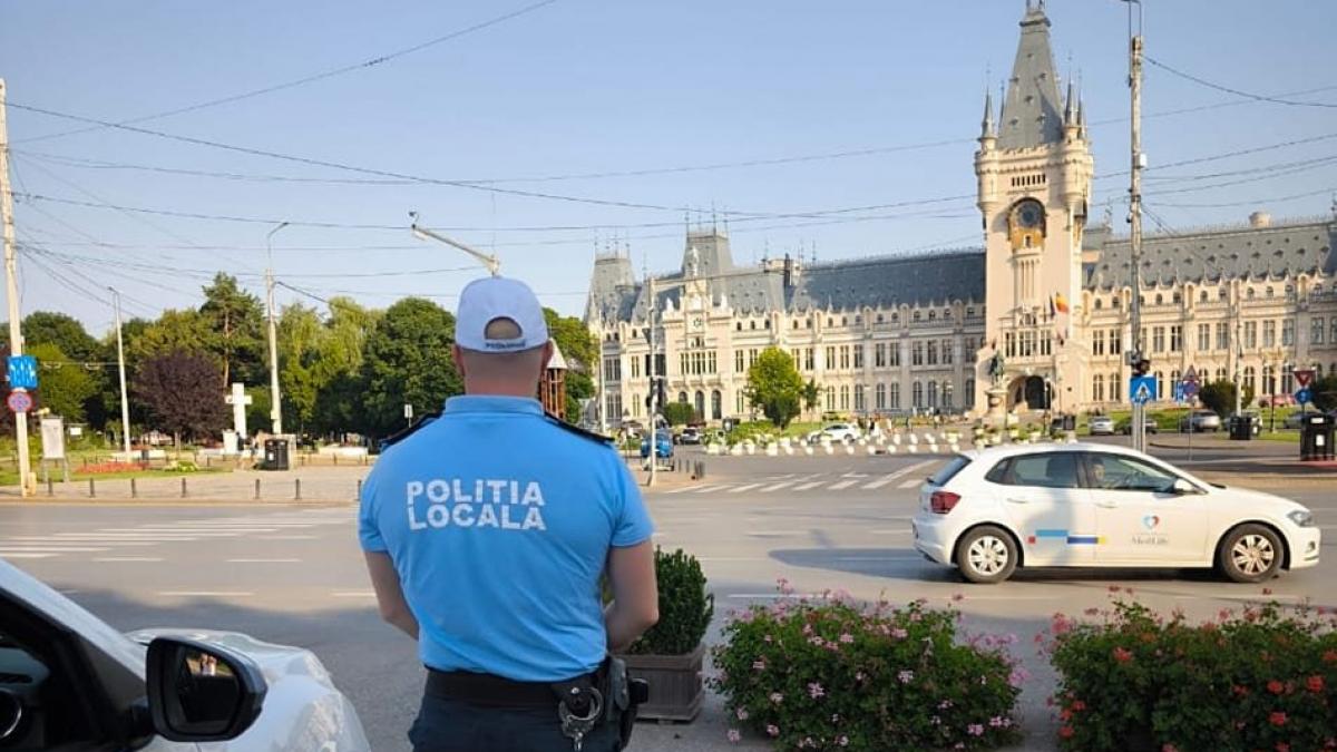in iasi cineva a sunat la politie cand a vazut ce faceau doi tineri in parcare dragostea e frumoasa dar pastrati o pentru acasa