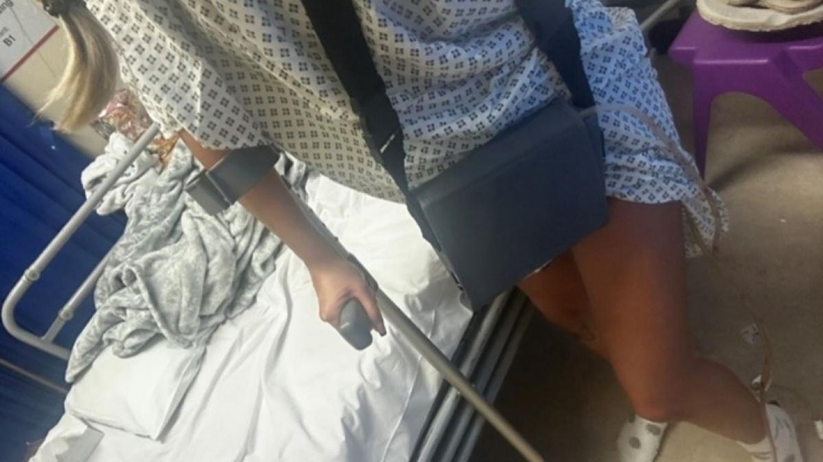 o femeie a vrut sa si aranjeze posteriorul dupa cateva zile a aflat ca trebuie sa i fie amputat piciorul ca sa nu moara