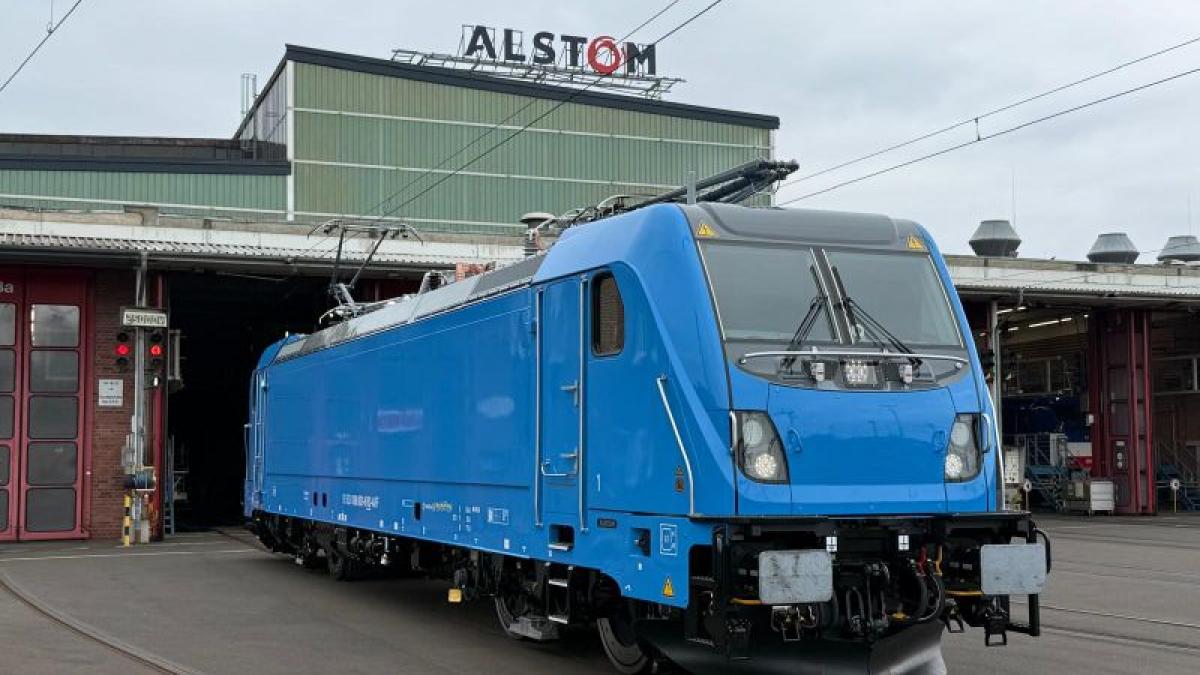 prima locomotiva electrica alstom traxx a ajuns in romania poate tracta 16 vagoane si are o viteza maxima de pana la 200 km h
